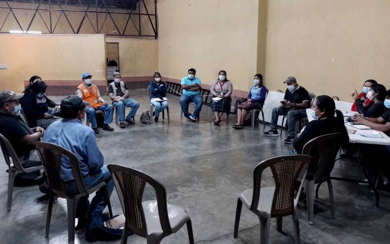 Personal de Mides en reunión de COE en San Lucas Tolimán, Sololá
