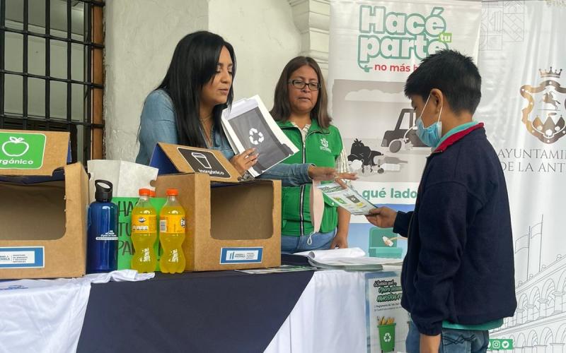 MARN capacita sobre el Reglamento 164-2021 a residentes y visitantes de Antigua Guatemala