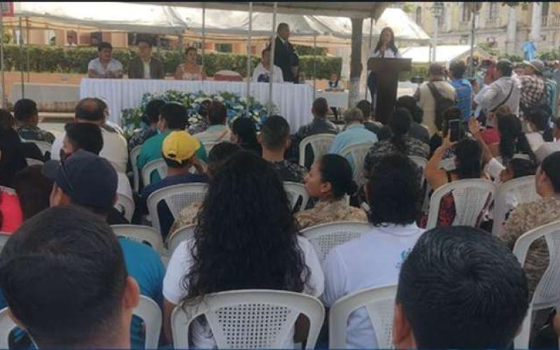 Gente prestando atención a una actividad