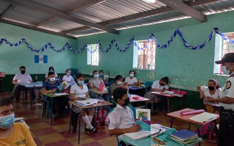 PNC imparte charlas preventivas en El Progreso