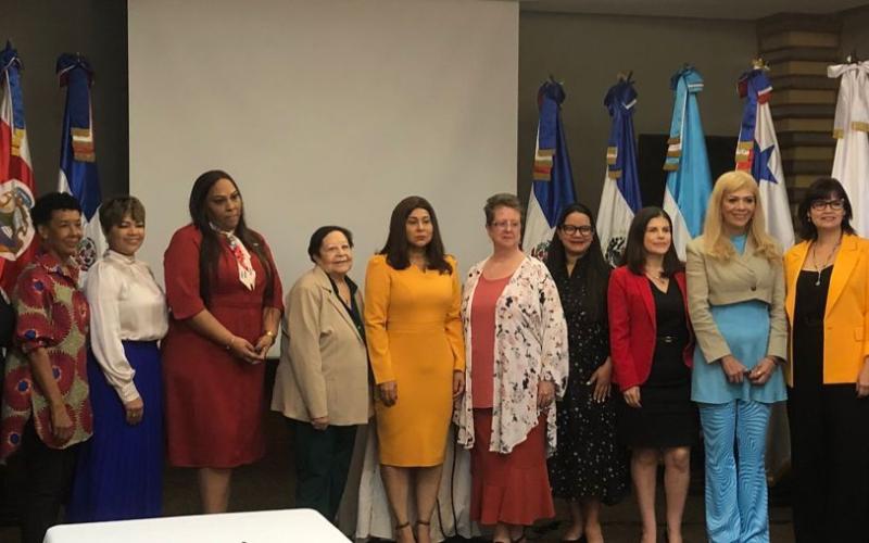 La Secretaria Presidencial de la Mujer Ana Leticia Aguilar Theissen