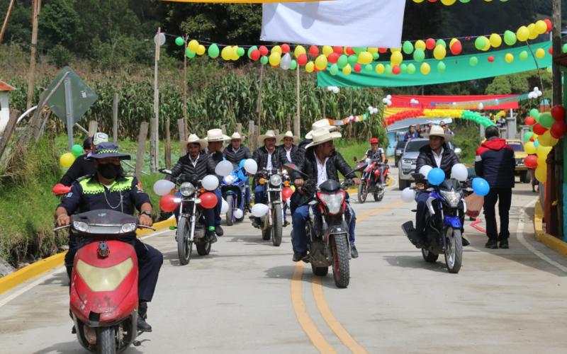 Fodes mejora camino en Esquipulas Palo Gordo, San Marcos