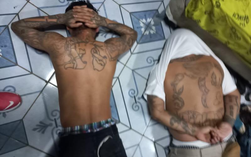 Ejecutan allanamientos para desarticular una banda criminal de extorsionistas