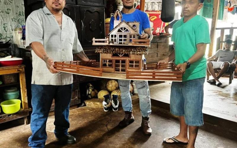 Promueven reinserción de reos por medio taller de carpintería