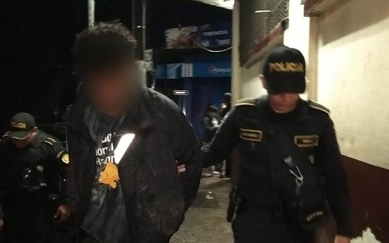 Denuncia permite ubicar a presuntos asaltantes que dispararon contra agentes