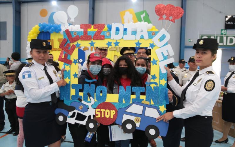 Mingob y PNC celebran el Día del Niño