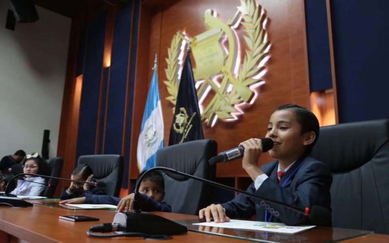 Nombran  ministro y viceministros por un día en el Ministerio de Gobernación