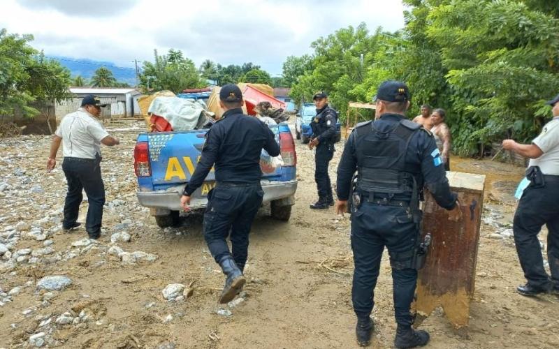 PNC apoya a damnificados de La Tinta por fuertes lluvias