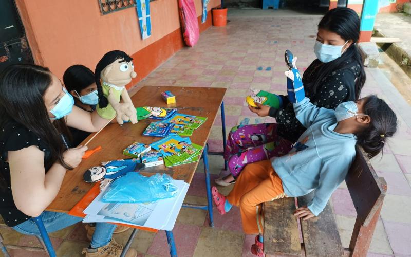 Las niñas y los niños reciben la atención necesaria durante la emergencia