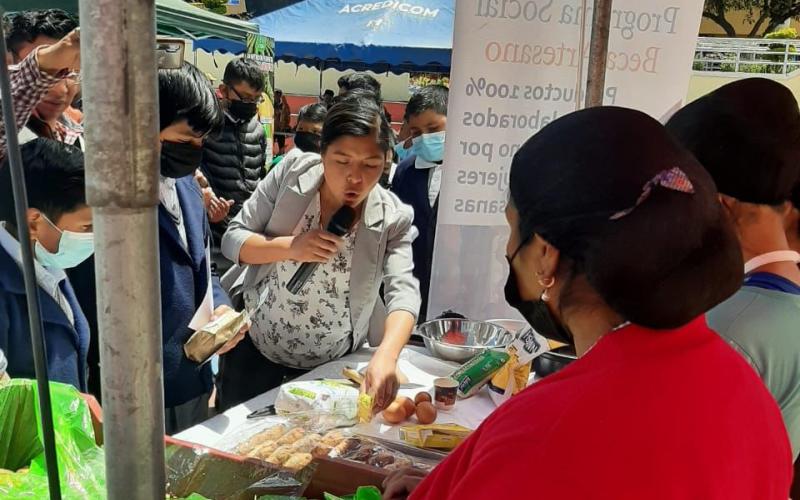 Usuarias de Beca Artesano en San José Ojetenam, San Marcos