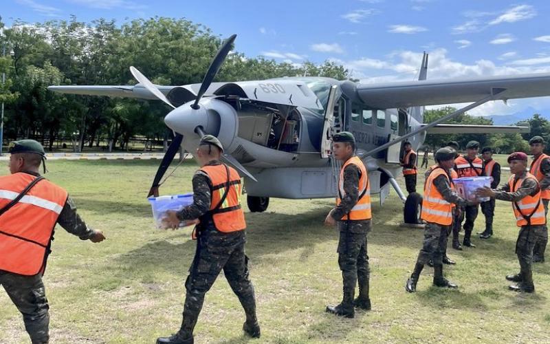Ejército de Guatemala implementa puente aéreo de asistencia humanitaria