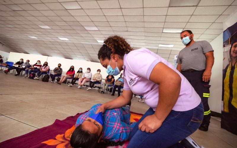 Las estudiantes aprendieron técnicas de reanimación