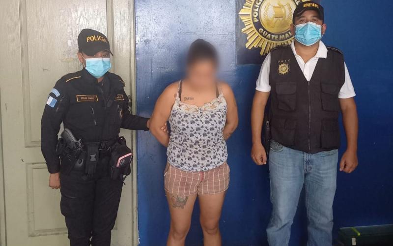 DEIC detiene a mujer implicada en extorsión