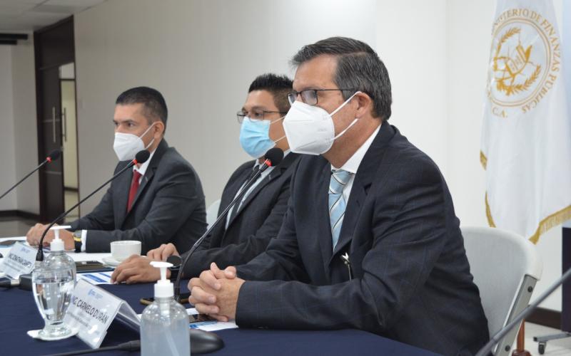 Izq. Lic. Jaime Muñoz, Director de Gobierno Abierto, Ing. Jonathan Campos, Director de Simplificación de Trámites y Ing. Carmelo Durán, Subdirector Ejecutivo Comisión Presidencial de Gobierno Abierto y Electrónico 