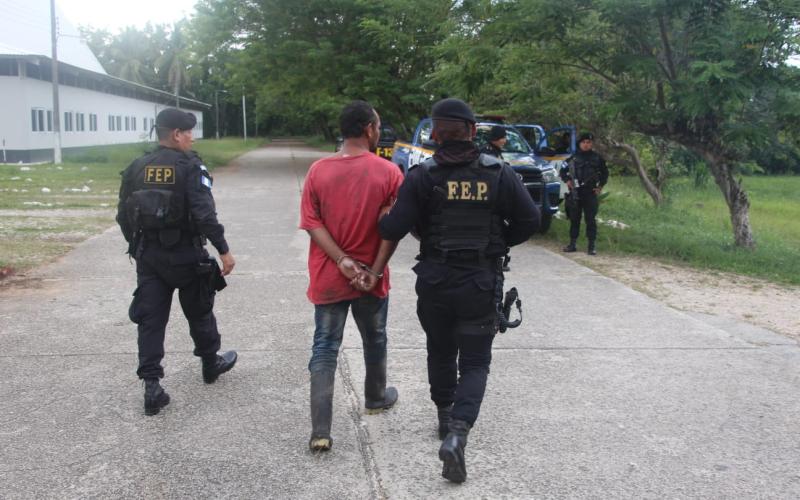 Unidades policiales rescatan a una menor que convivía con adulto de 41 años