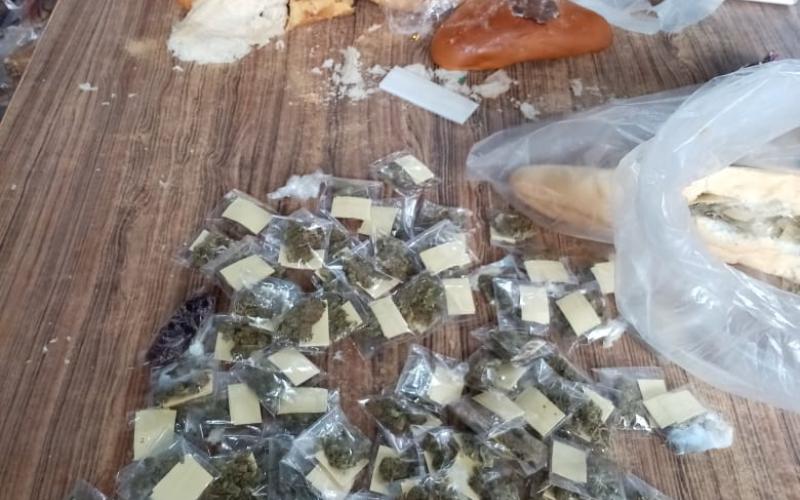 Guardia penitenciaria localiza droga dentro de pan