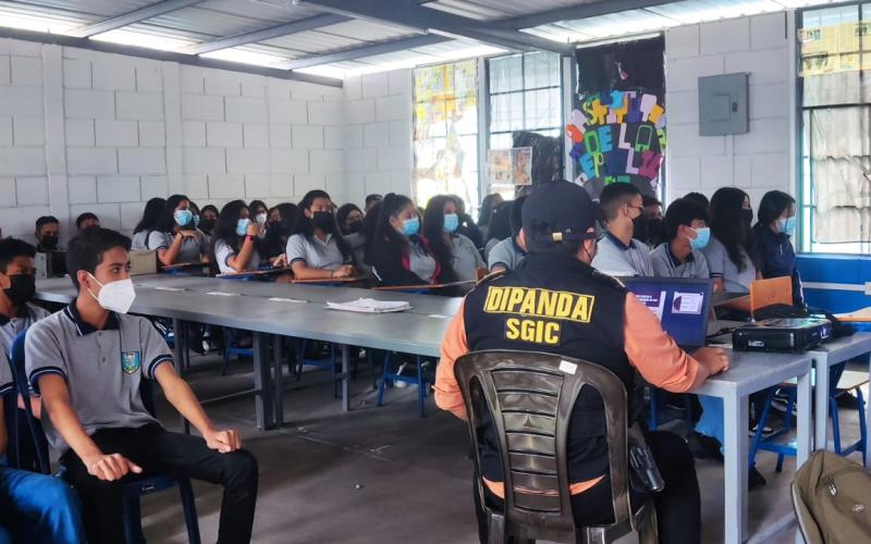 División antipandillas capacita a estudiantes sobre evitar las maras