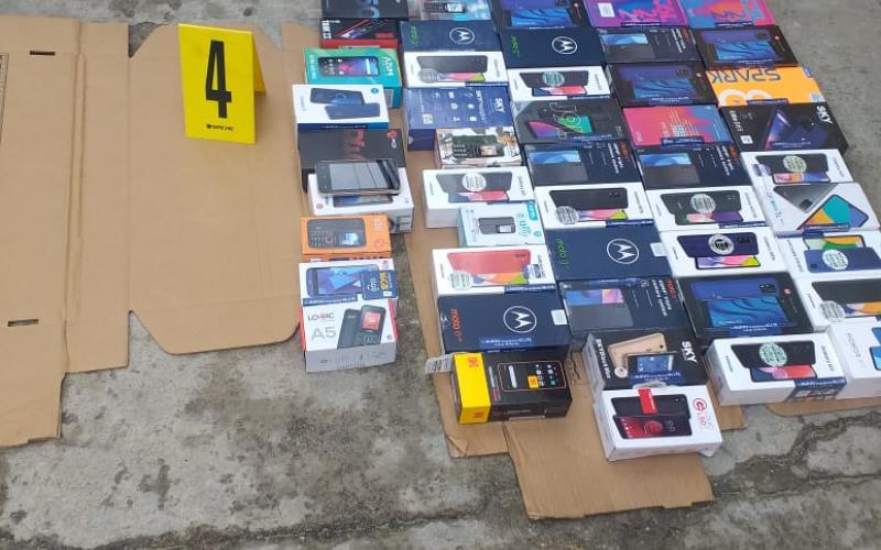 Capturan a saqueadores de negocios con más de 130 celulares