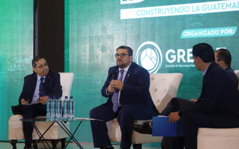 Analizan el rol actual y potencial de la minería dentro de la economía nacional