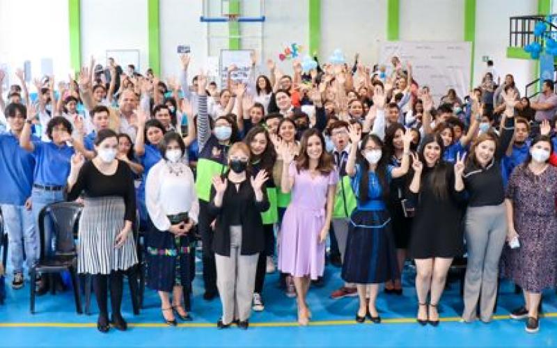 Jóvenes guatemaltecos realizan el “Viaje de la Investigación”