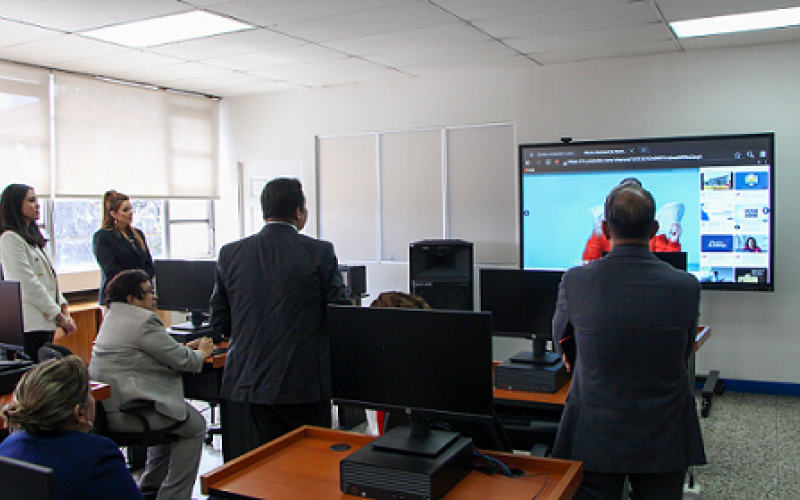 La Directora Alvarado inauguró la modernización de la sala de evaluaciones