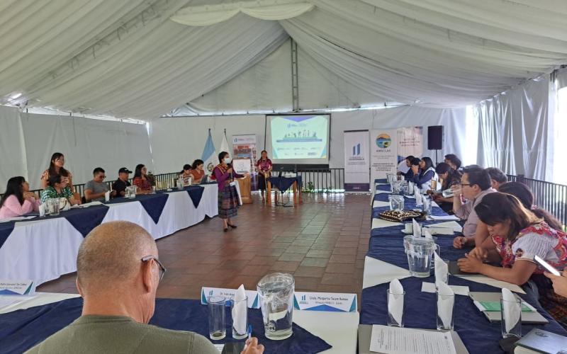 Emprendedores reciben formación empresarial para fortalecer sus capacidades. 