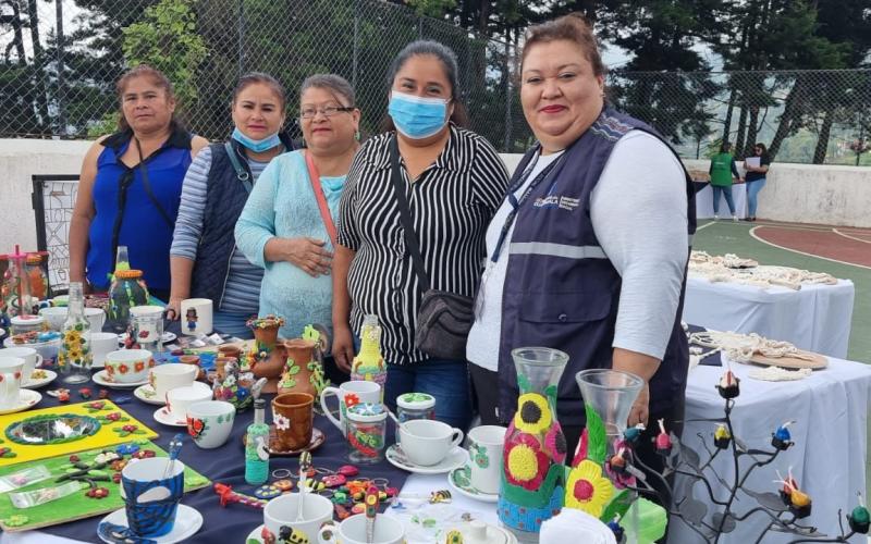Usuarias de Beca Artesano en Antigua Guatermala, Sacatepéquez