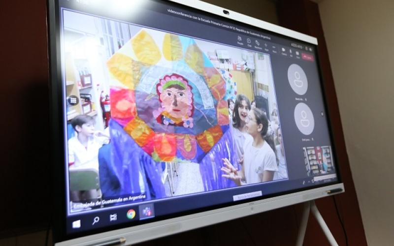 Canciller de Guatemala participa en conversatorio virtual con alumnos y profesores de Escuela República de Guatemala, ubicada en Argentina 