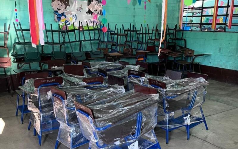 Fodes entrega mobiliario escolar en centros educativos del país