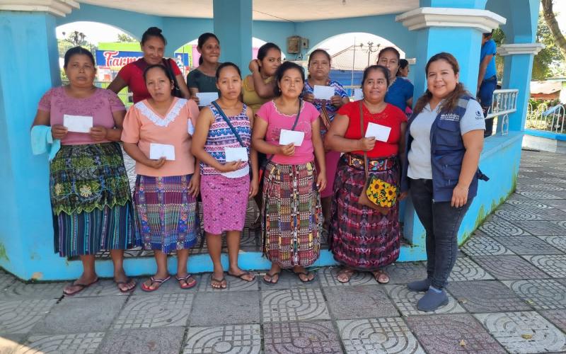 Usuarias de Bono Social en San Miguel Panán, Suchitepéquez