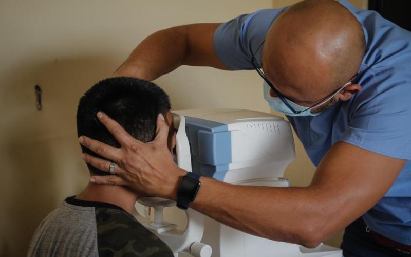 La población tuvo acceso a exámenes gratuitos y lentes a bajo costo