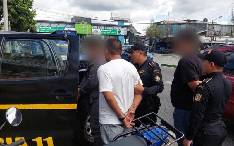 Persecución policial permite captura de presuntos asaltantes