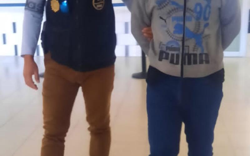 Connacionales deportados presentan órdenes pendientes de captura