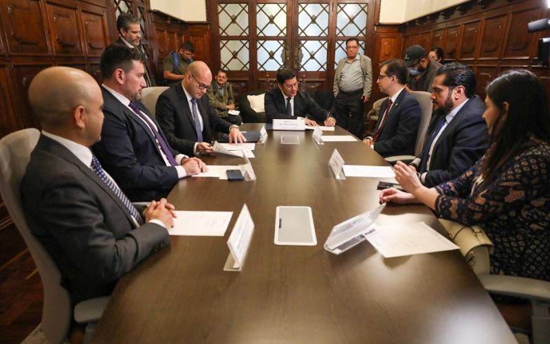 El Ministro de Economía Dr.  Janio Rosales (centro) presidió la actividad. 