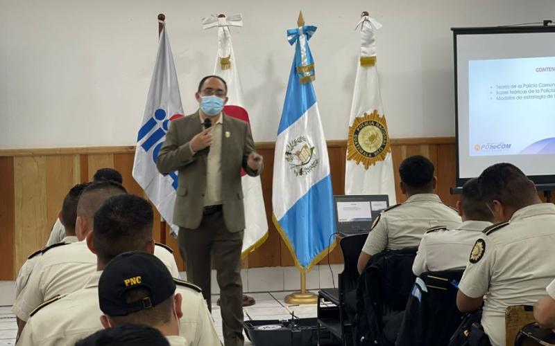 Capacitan agentes sobre filosofía de policía comunitaria