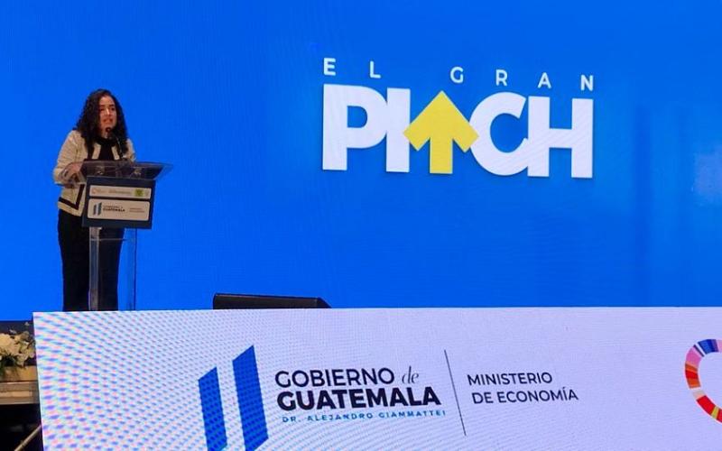 La Directora de Servicios de Desarrollo Empresarial, Olga Contreras, durante su participación en el evento.