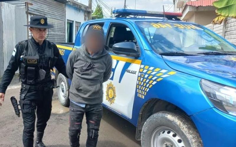 Detienen a dos personas e incautan armas de fuego en allanamientos