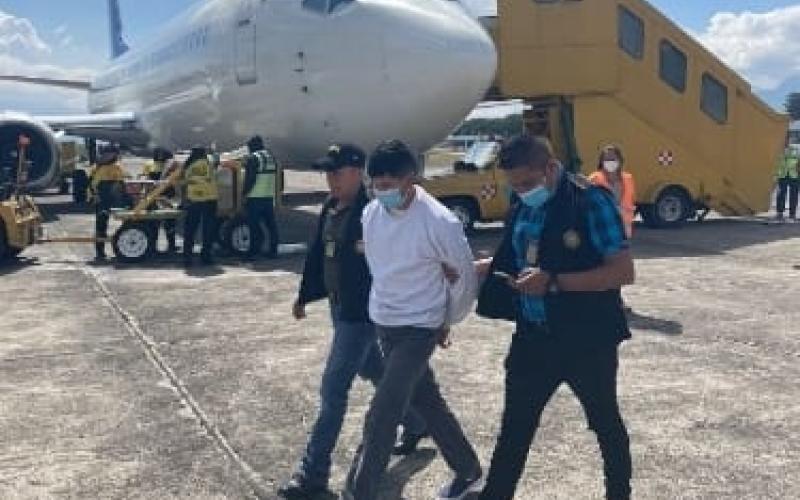 Personal de Interpol aprehende a persona con Alerta Roja internacional