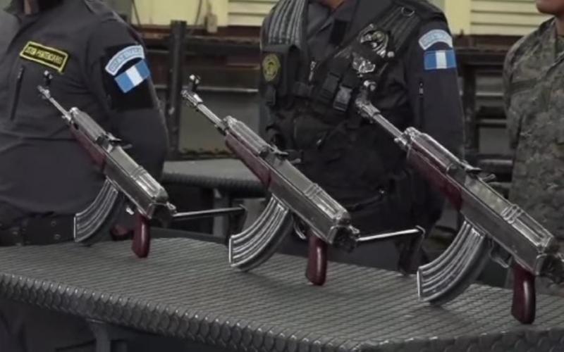 Capacitan a armeros de la guardia penitenciaria