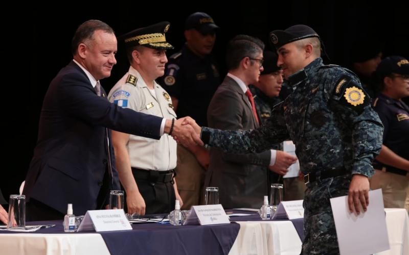 Se concluye ciclo de formación académica en idioma inglés para agentes de la PNC