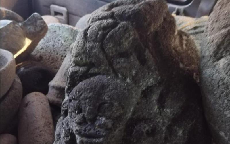 Localizan dentro de vehículo presuntas piezas arqueológicas