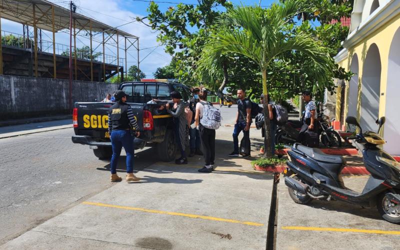 Localizan a migrantes y dos tolvas de arma de fuego en Izabal