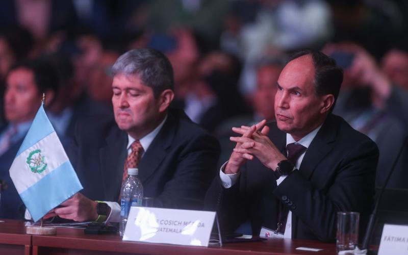 De izquierda a derecha, Ingeniero Guillermo Castañeda, Ingeniero Enrique Cossich 