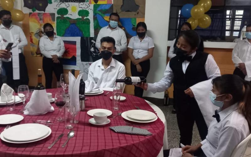 Jóvenes reciben taller para fortalecer a las mipymes de sacatepéquez