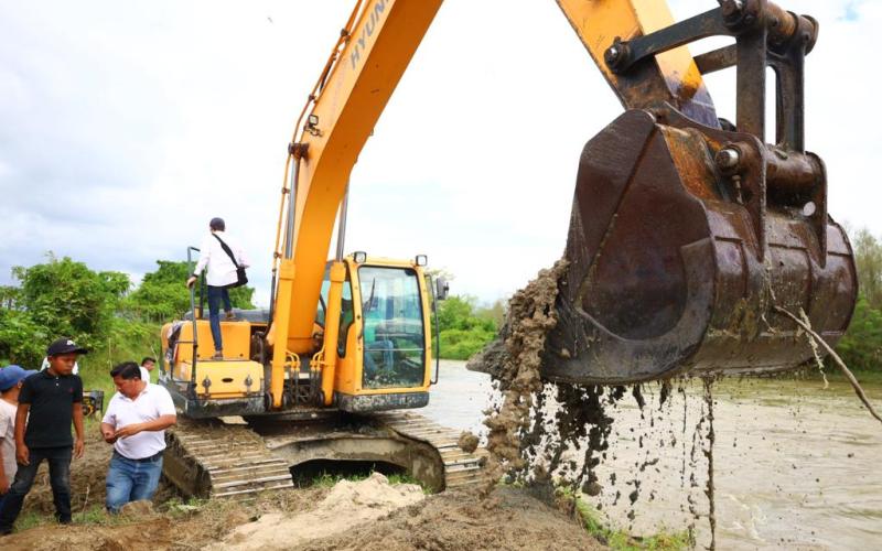 Dragado y construcción de puente en Jubuco.