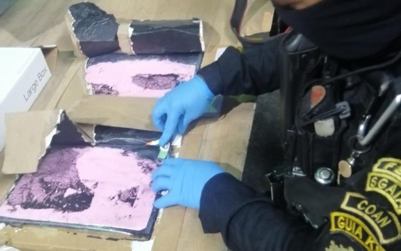 PNC decomisa droga en bodega de encomiendas