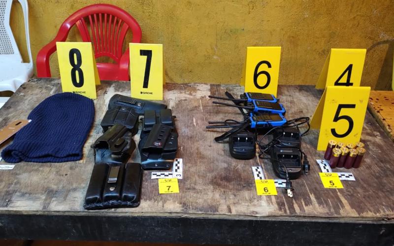 Armas de fuego y radios portátiles localizados en vivienda de Villa Nueva