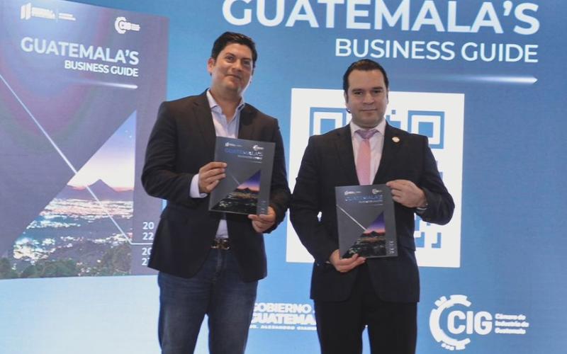 El ministro de Economía, Janio Rosales (Izq) y el presidente de Cámara de Industria,, Luis Alfonso Bosch presidieron el evento de lanzamiento.