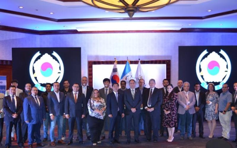 Comisión Presidencial de Gobierno Abierto y Electrónico Embajada de Corea y Delegados 