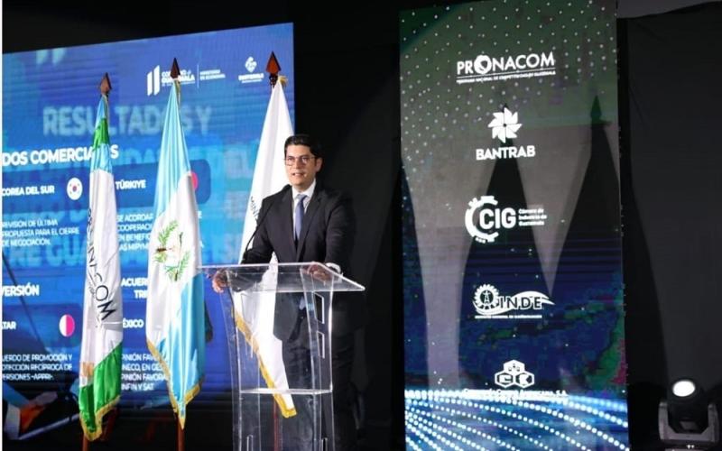 El Ministro de Economía Dr.  Janio Rosales presidió el evento.